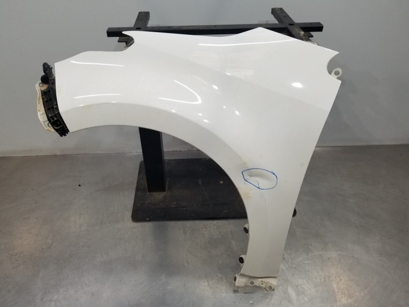 Recambio de aleta delantera izquierda para toyota yaris hybrid referencia OEM IAM 53812K0070  