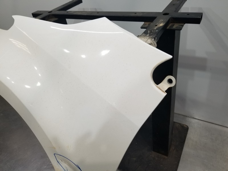 Recambio de aleta delantera izquierda para toyota yaris hybrid referencia OEM IAM 53812K0070  