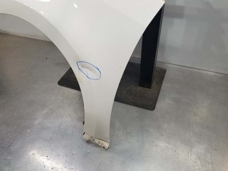 Recambio de aleta delantera izquierda para toyota yaris hybrid referencia OEM IAM 53812K0070  