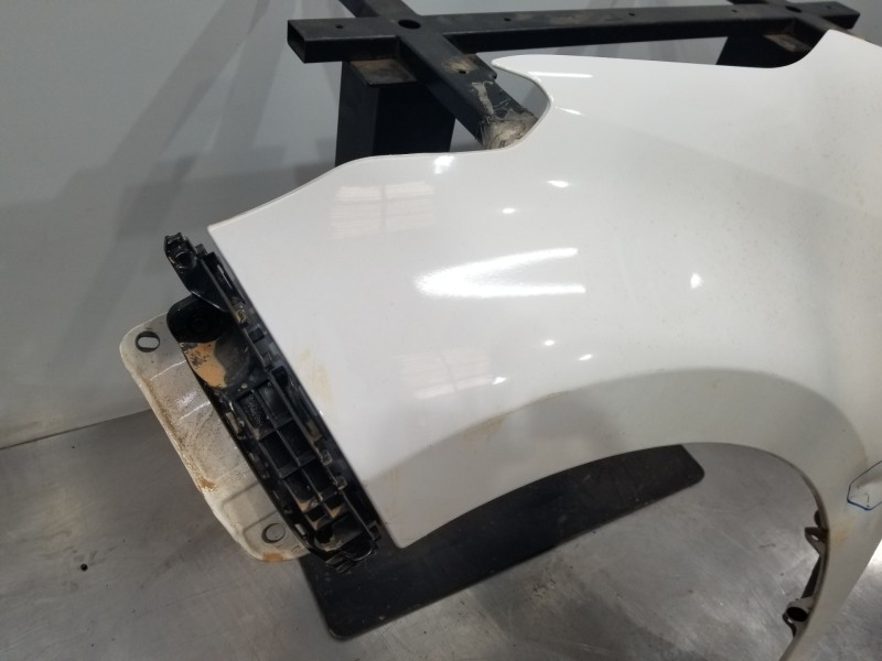 Recambio de aleta delantera izquierda para toyota yaris hybrid referencia OEM IAM 53812K0070  