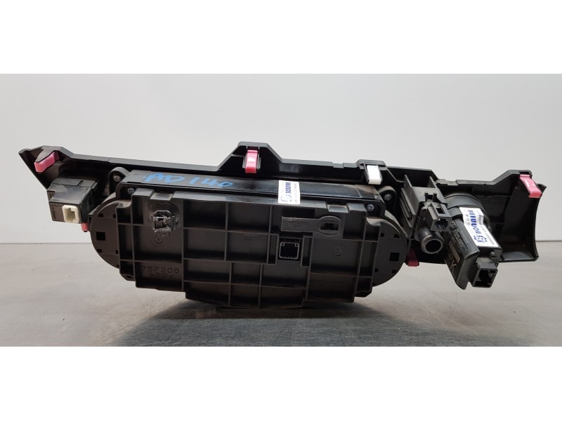 Recambio de mando climatizador para toyota yaris hybrid active referencia OEM IAM 559000D800C3  