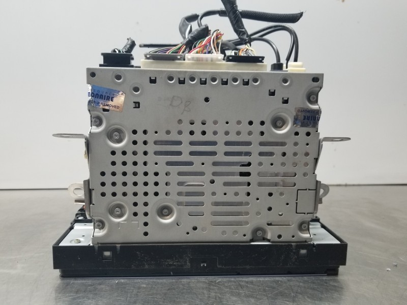 Recambio de pantalla multifuncion para toyota yaris hybrid referencia OEM IAM 86140YP061  