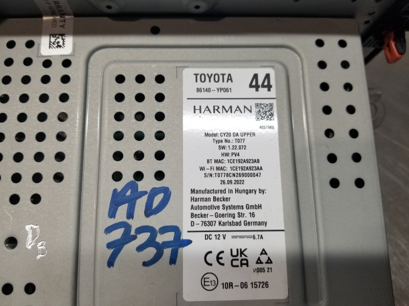 Recambio de pantalla multifuncion para toyota yaris hybrid referencia OEM IAM 86140YP061  