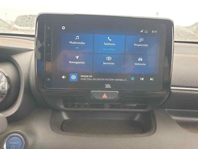 Recambio de pantalla multifuncion para toyota yaris hybrid referencia OEM IAM 86140YP061  