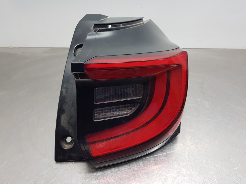 Recambio de piloto trasero derecho para toyota yaris hybrid referencia OEM IAM 81551K0040  