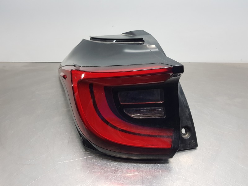 Recambio de piloto trasero izquierdo para toyota yaris hybrid referencia OEM IAM 81561K0040  