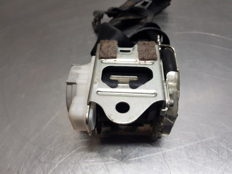 Recambio de cinturon seguridad trasero derecho para seat arona suv referencia OEM IAM 6F0857805  