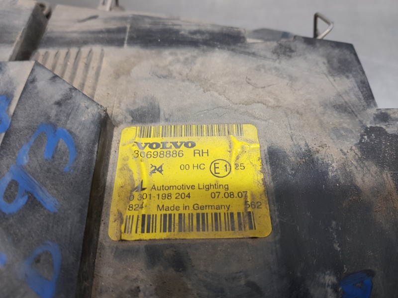 Recambio de faro derecho para volvo v50 familiar kinetic referencia OEM IAM 31335222  
