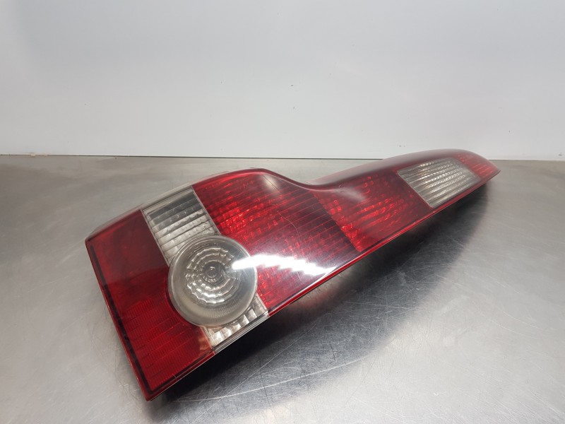 Recambio de piloto trasero izquierdo para volvo v50 familiar kinetic referencia OEM IAM 30678749  