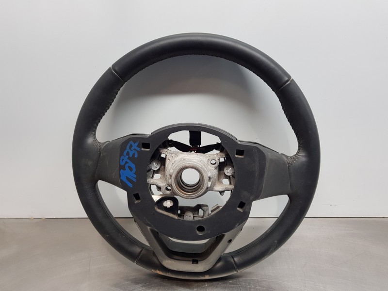 Recambio de volante para toyota yaris hybrid referencia OEM IAM 45100K0140C1  