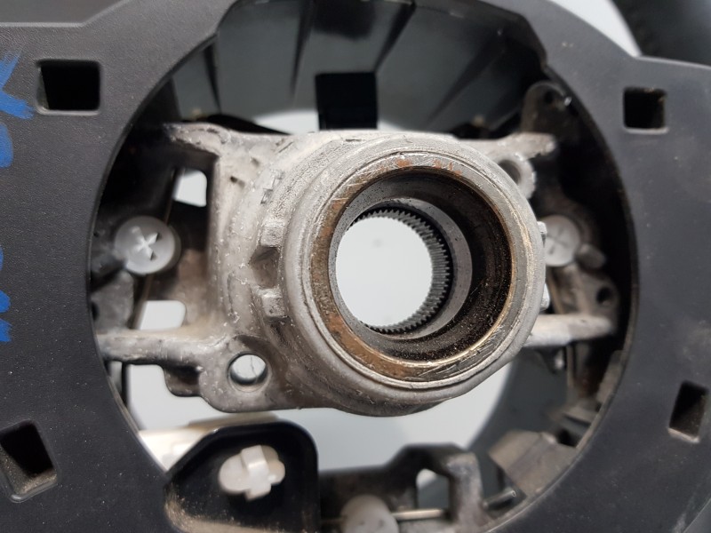 Recambio de volante para toyota yaris hybrid referencia OEM IAM 45100K0140C1  