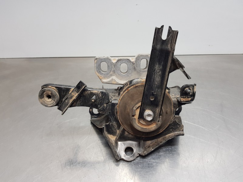 Recambio de soporte motor izquierdo para toyota yaris hybrid referencia OEM IAM 12372K0060  
