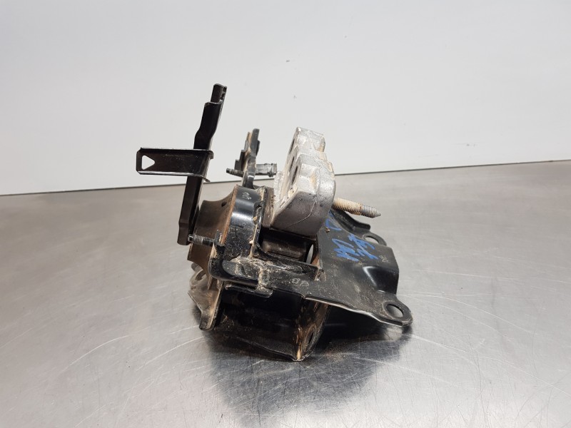 Recambio de soporte motor izquierdo para toyota yaris hybrid referencia OEM IAM 12372K0060  