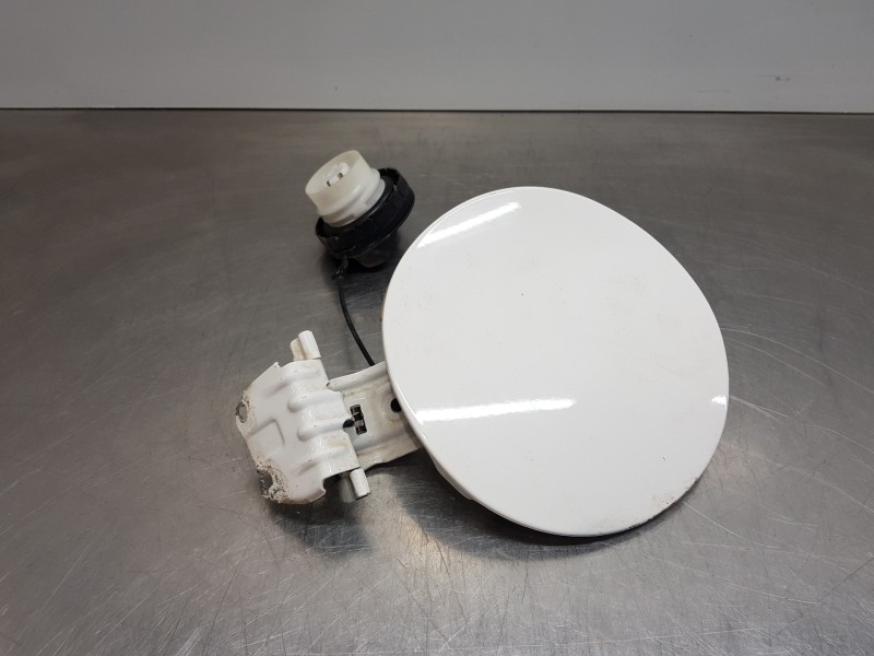 Recambio de tapa exterior combustible para toyota yaris hybrid referencia OEM IAM 77350K0020  