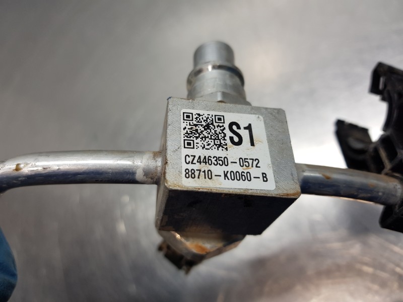 Recambio de tubos aire acondicionado para toyota yaris hybrid referencia OEM IAM 88710K0060  