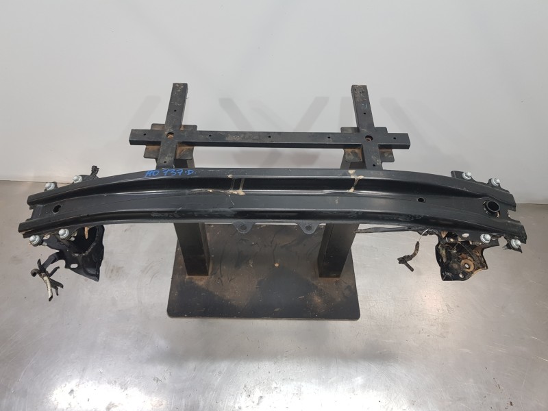 Recambio de refuerzo paragolpes delantero para toyota yaris hybrid referencia OEM IAM 52131K0020  