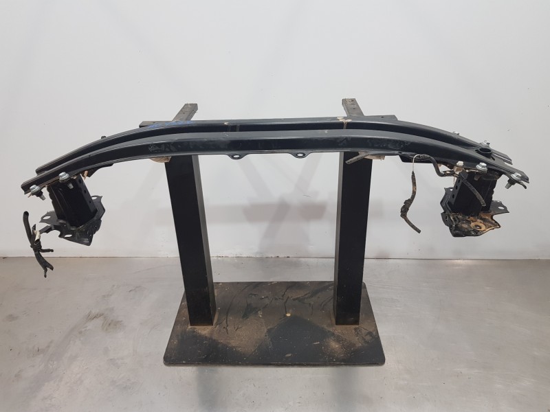 Recambio de refuerzo paragolpes delantero para toyota yaris hybrid referencia OEM IAM 52131K0020  