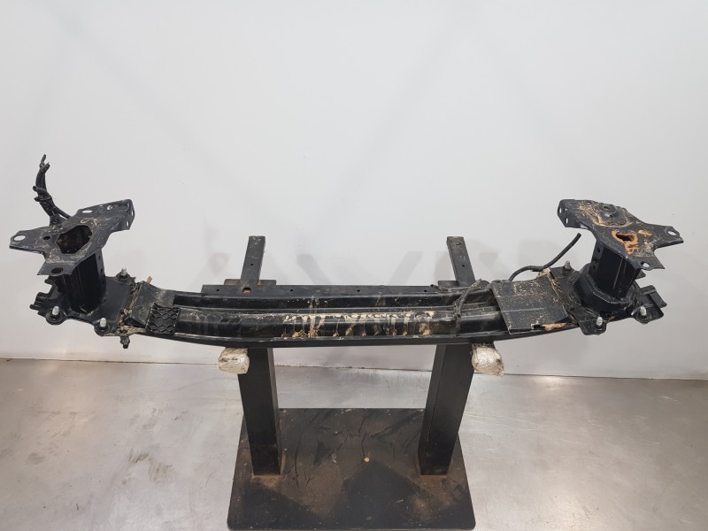 Recambio de refuerzo paragolpes delantero para toyota yaris hybrid referencia OEM IAM 52131K0020  