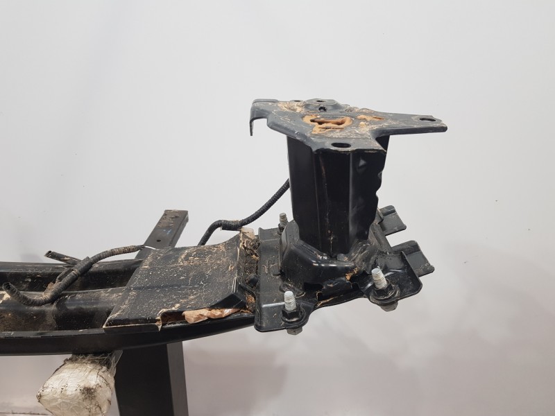 Recambio de refuerzo paragolpes delantero para toyota yaris hybrid referencia OEM IAM 52131K0020  