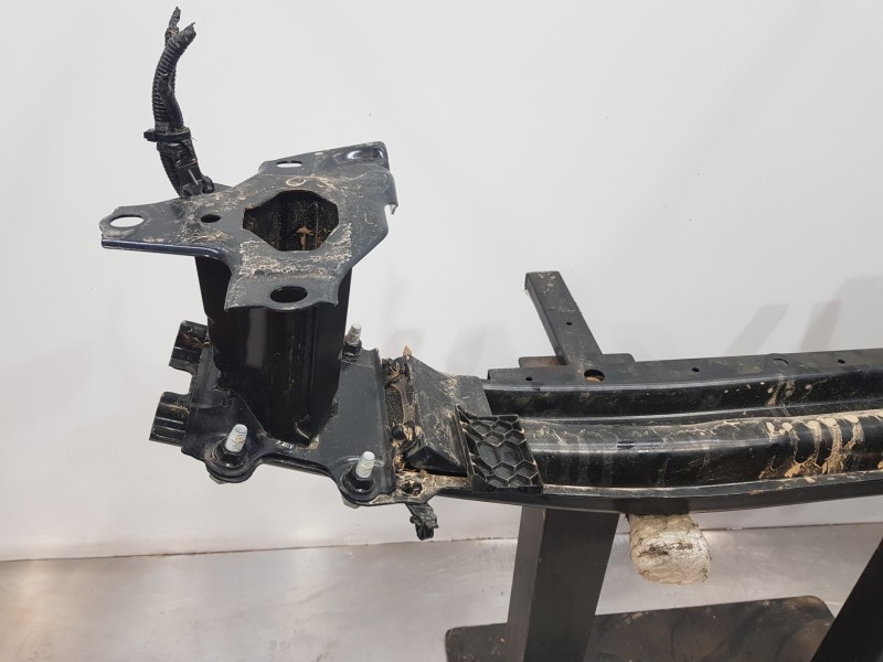 Recambio de refuerzo paragolpes delantero para toyota yaris hybrid referencia OEM IAM 52131K0020  