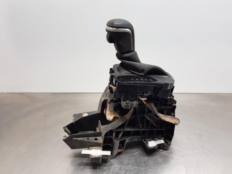 Recambio de pomo palanca cambio para toyota yaris hybrid referencia OEM IAM 33560F4050  