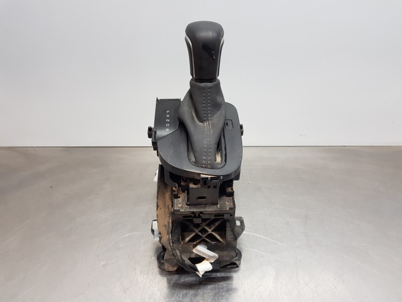 Recambio de pomo palanca cambio para toyota yaris hybrid referencia OEM IAM 33560F4050  