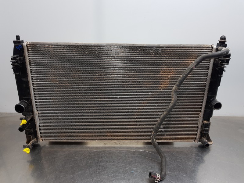 Recambio de radiador agua para toyota yaris hybrid referencia OEM IAM 16400K0050  