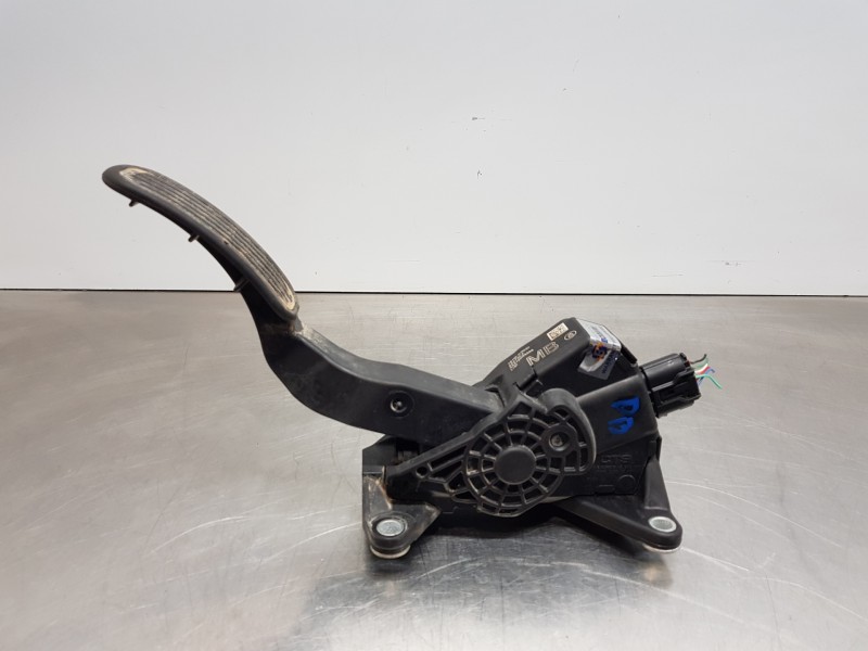 Recambio de pedal acelerador para toyota yaris hybrid referencia OEM IAM 78110K0030  