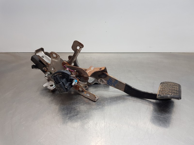 Recambio de pedal freno para toyota yaris hybrid referencia OEM IAM 47110K0031  