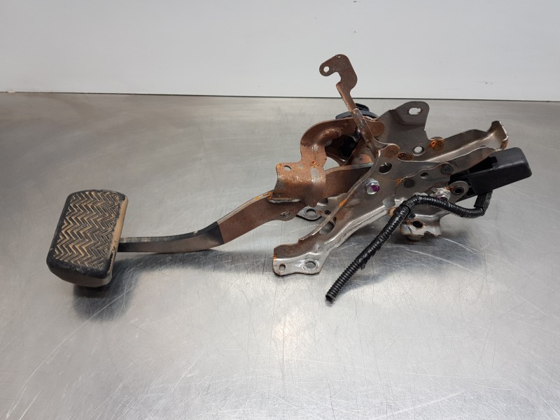 Recambio de pedal freno para toyota yaris hybrid referencia OEM IAM 47110K0031  