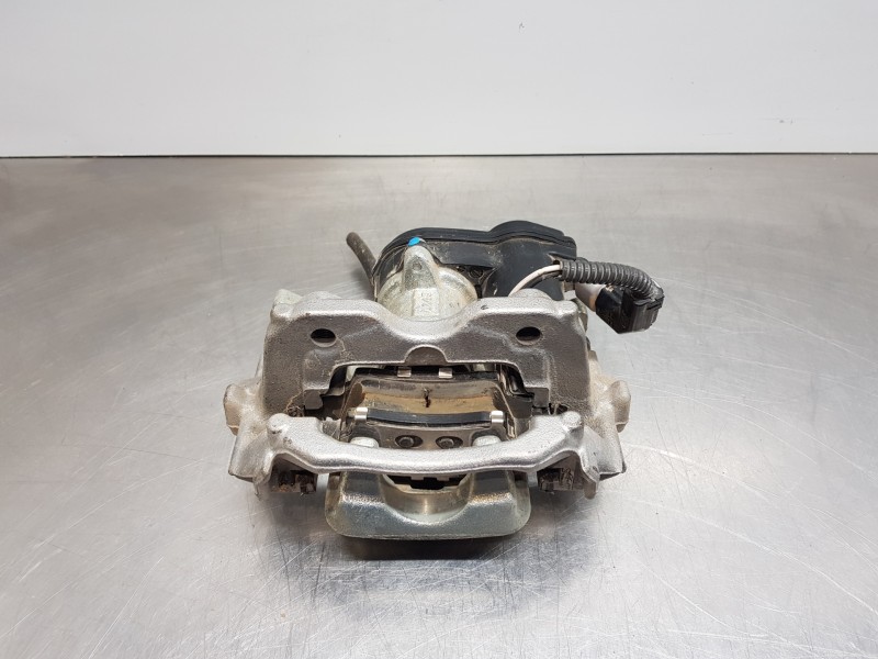 Recambio de pinza freno trasera derecha para toyota yaris hybrid referencia OEM IAM 463100D010  