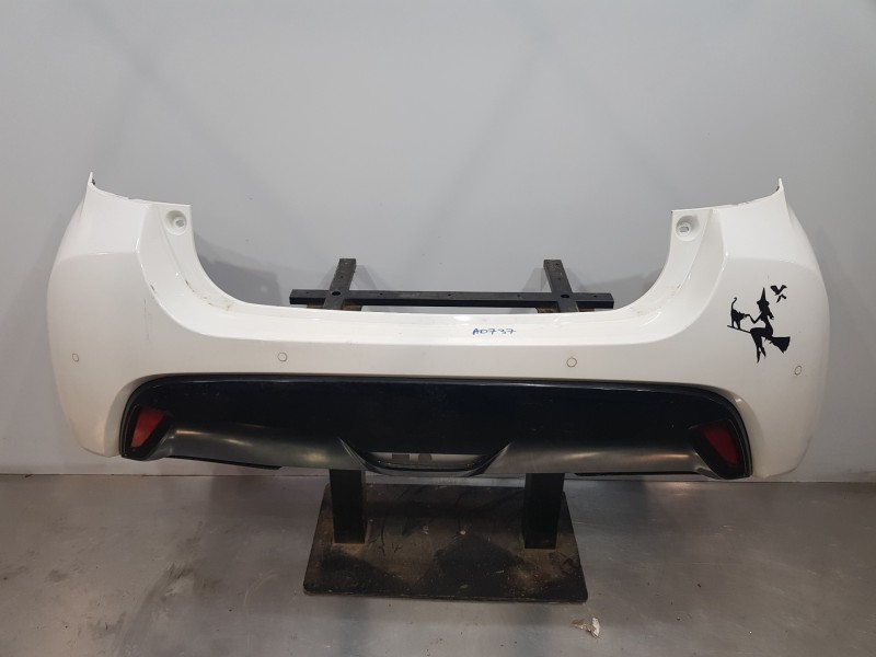 Recambio de paragolpes trasero para toyota yaris hybrid referencia OEM IAM 52159K0907  