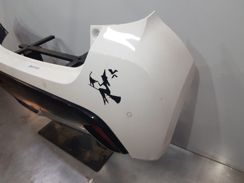 Recambio de paragolpes trasero para toyota yaris hybrid referencia OEM IAM 52159K0907  