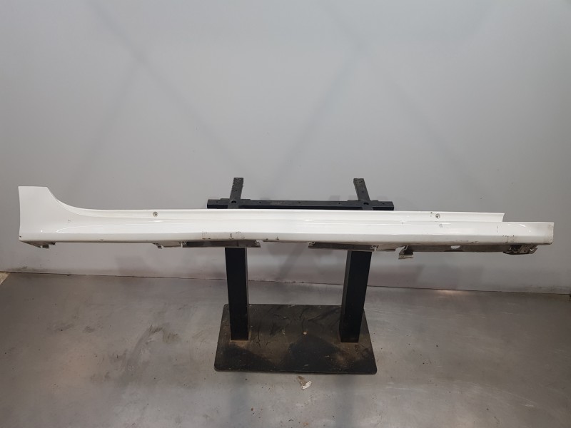 Recambio de faldon lateral para toyota yaris hybrid referencia OEM IAM 75851K0901  