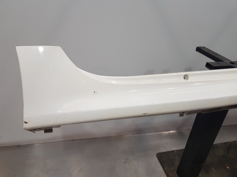 Recambio de faldon lateral para toyota yaris hybrid referencia OEM IAM 75851K0901  