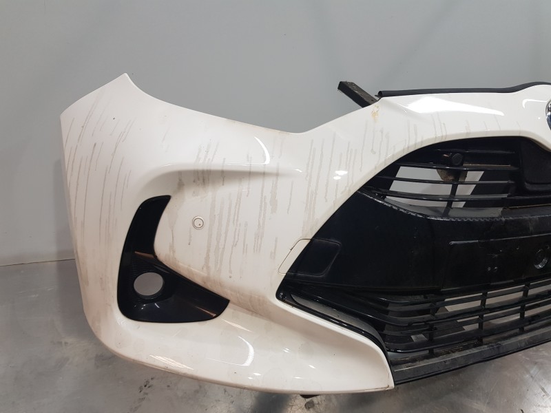 Recambio de paragolpes delantero para toyota yaris hybrid referencia OEM IAM 521190U947 53102K0020 81150K0080