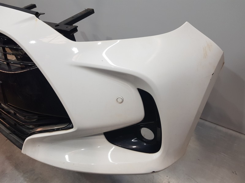 Recambio de paragolpes delantero para toyota yaris hybrid referencia OEM IAM 521190U947 53102K0020 81150K0080