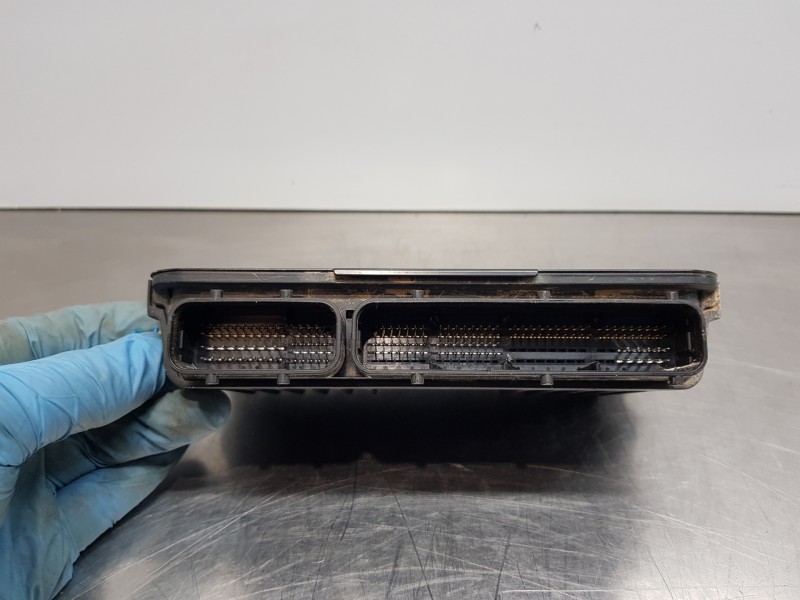 Recambio de centralita motor uce para toyota yaris hybrid referencia OEM IAM 89661K0082  