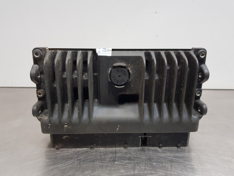 Recambio de centralita motor uce para toyota yaris hybrid referencia OEM IAM 89661K0082  