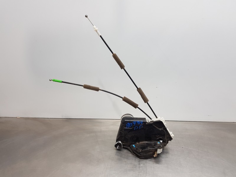 Recambio de cerradura puerta delantera derecha para toyota yaris hybrid referencia OEM IAM 69030K0040  