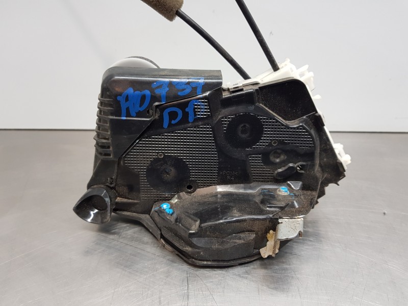 Recambio de cerradura puerta delantera derecha para toyota yaris hybrid referencia OEM IAM 69030K0040  