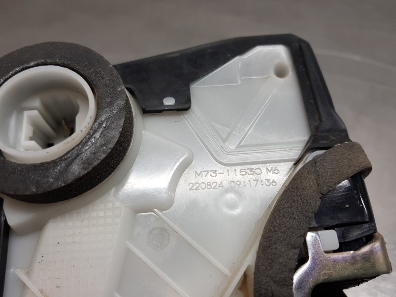 Recambio de cerradura puerta delantera derecha para toyota yaris hybrid referencia OEM IAM 69030K0040  