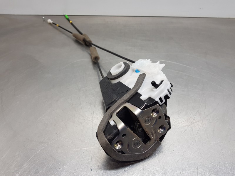 Recambio de cerradura puerta trasera izquierda para toyota yaris hybrid referencia OEM IAM 69060K0030  