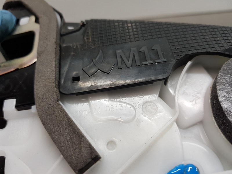 Recambio de cerradura puerta trasera izquierda para toyota yaris hybrid referencia OEM IAM 69060K0030  