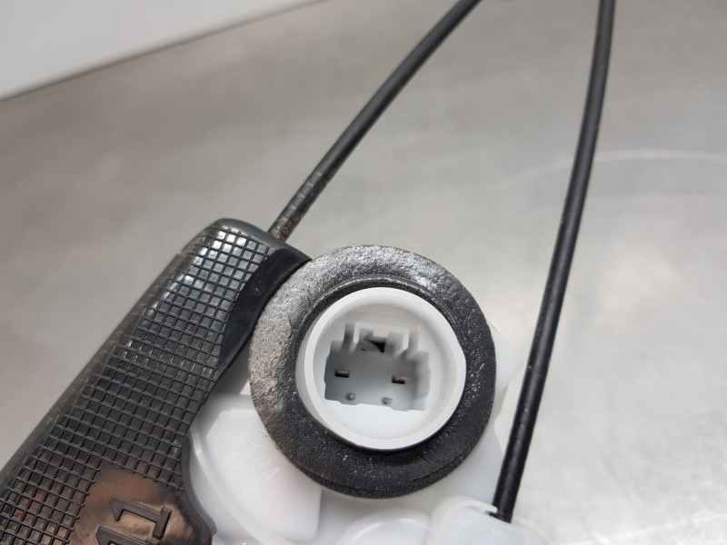 Recambio de cerradura puerta trasera izquierda para toyota yaris hybrid referencia OEM IAM 69060K0030  