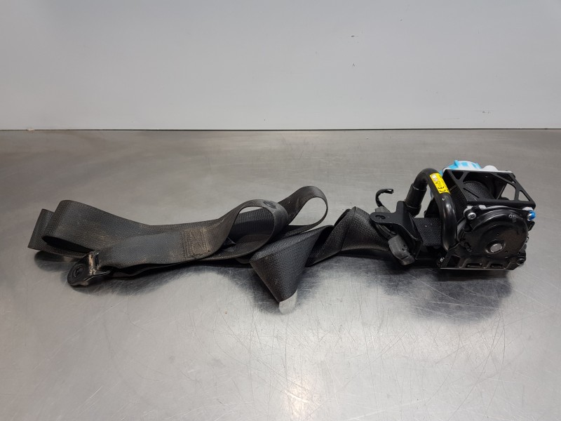 Recambio de cinturon seguridad trasero derecho para toyota yaris hybrid referencia OEM IAM 73360K0011C0  