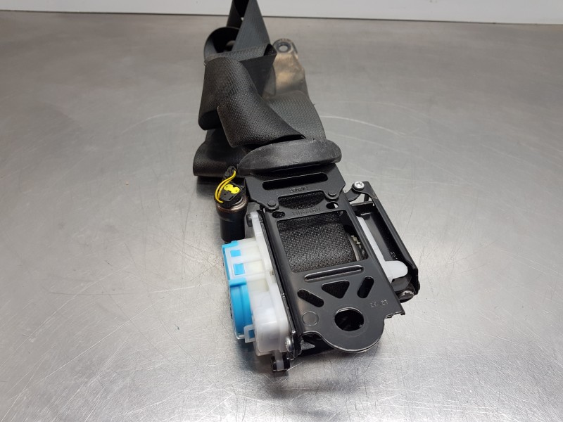 Recambio de cinturon seguridad trasero derecho para toyota yaris hybrid referencia OEM IAM 73360K0011C0  