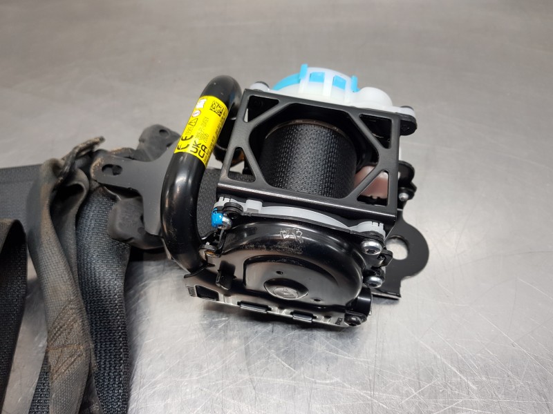 Recambio de cinturon seguridad trasero izquierdo para toyota yaris hybrid referencia OEM IAM 73370K0011C0  