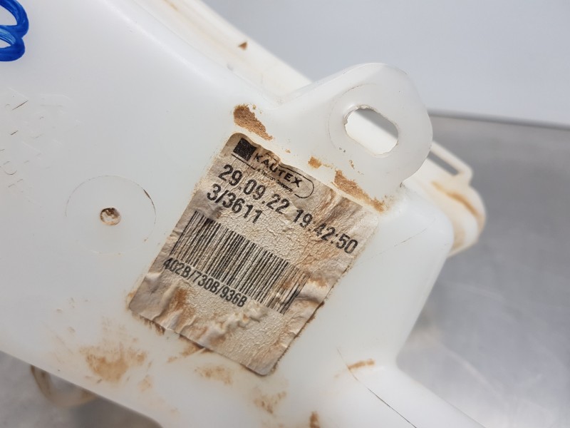 Recambio de deposito limpia para toyota yaris hybrid referencia OEM IAM 85315K0070  