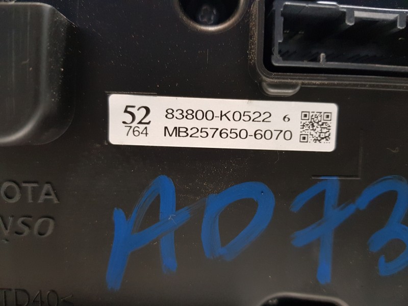 Recambio de cuadro instrumentos para toyota yaris hybrid referencia OEM IAM 83800K0522  